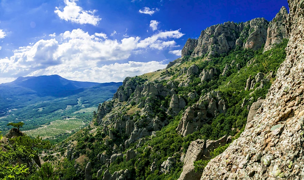 Алуштинский горный амфитеатр