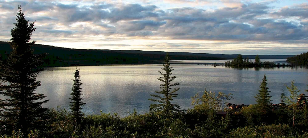 Большое Невольничье озеро в Северной Америке