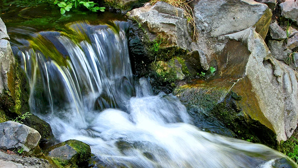 Ергаки водопад жемчужный