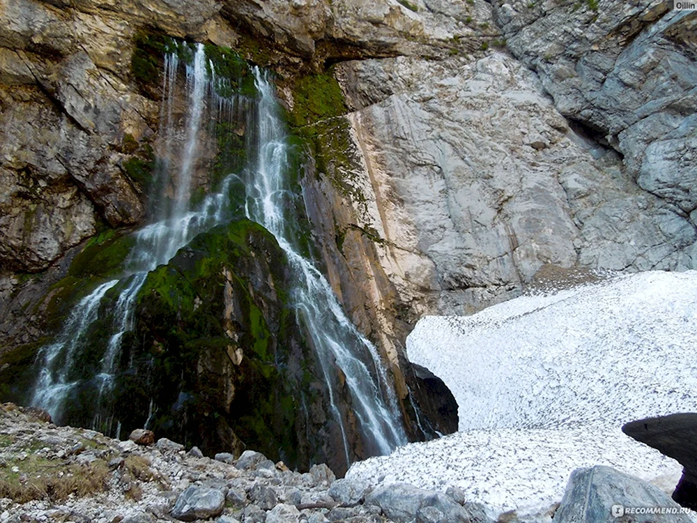 Гегский водопад полноводный