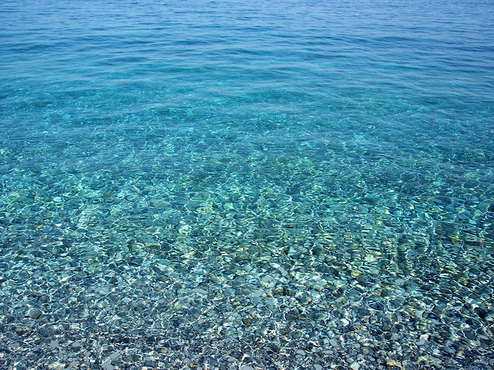Голубое прозрачное море