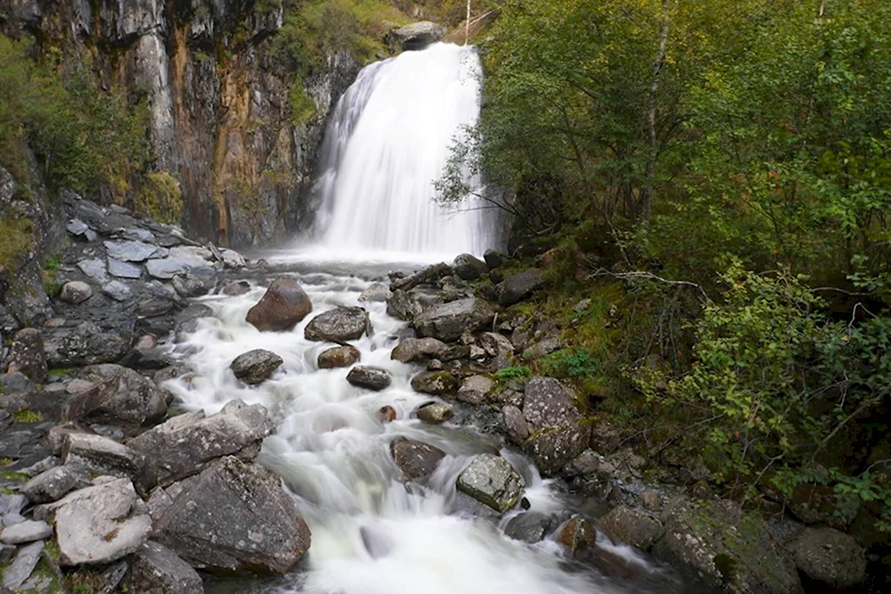 Камышлинский водопад горный Алтай