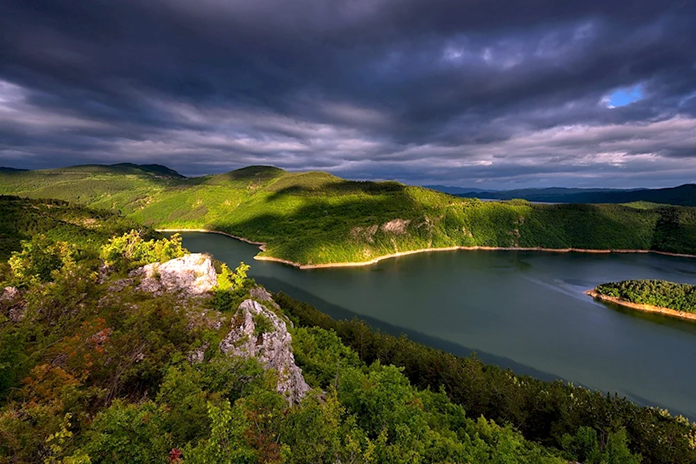 Холмы и река