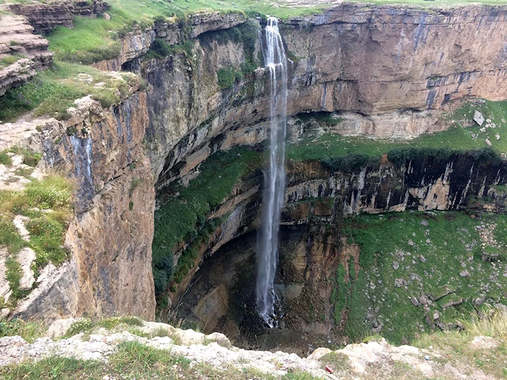 Хунзахский водопад Тобот