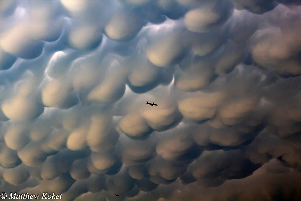 Облака AC Mammatus