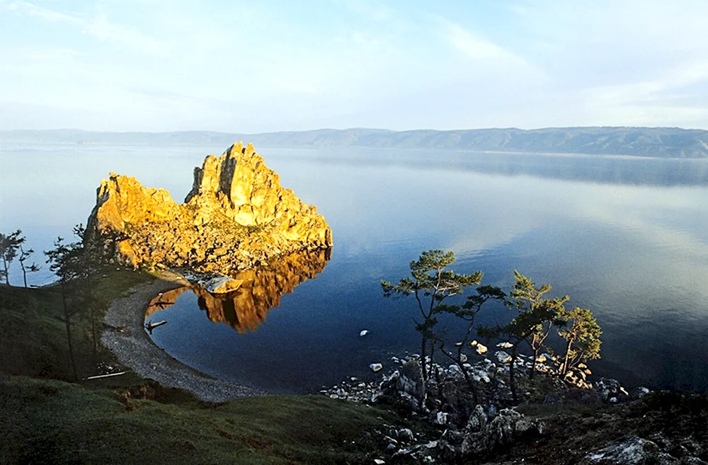 Шаман камень на Байкале