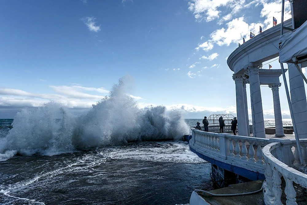 Шторм Алушта море