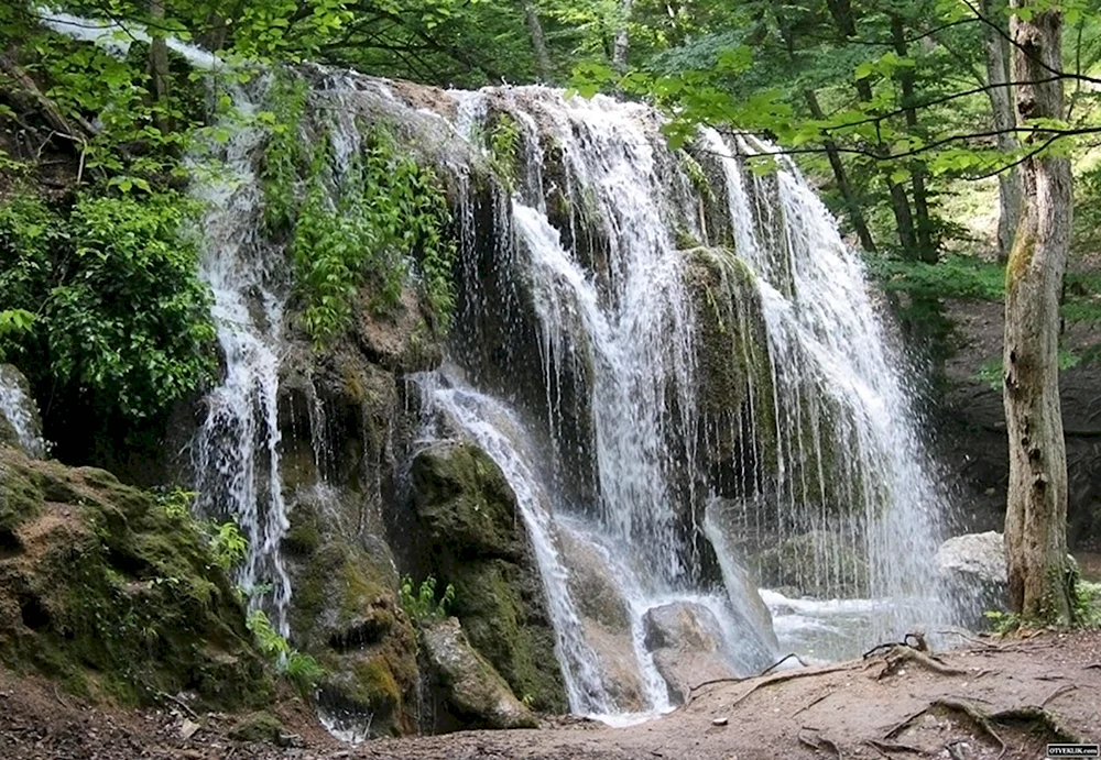 Водопад серебряные струи