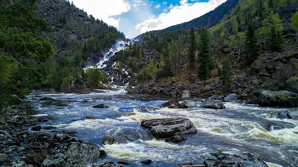 Водопад Учар горный Алтай