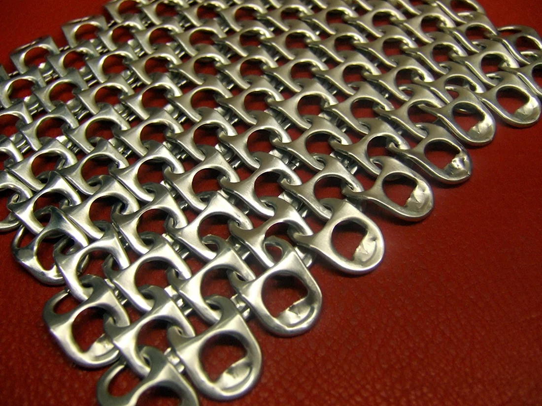 Кольчуга из пивных ключей