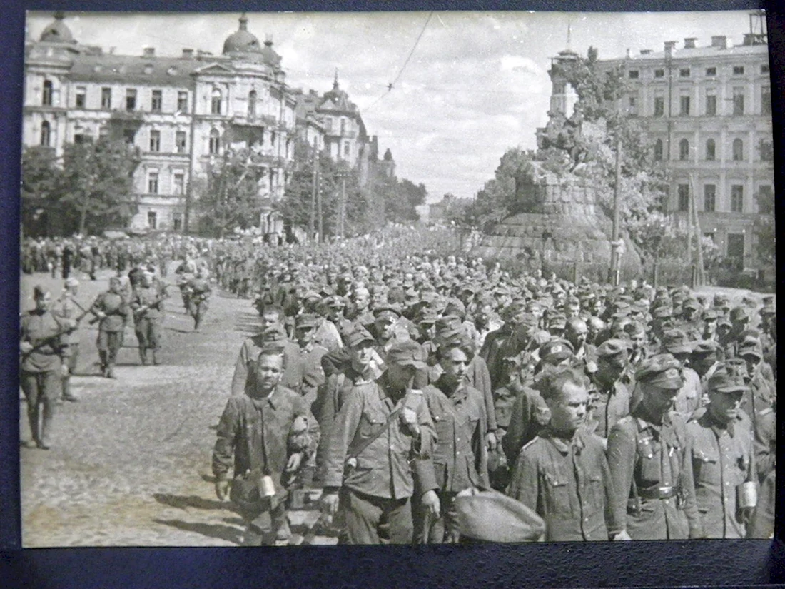 Парад пленных немцев в Киеве 1944