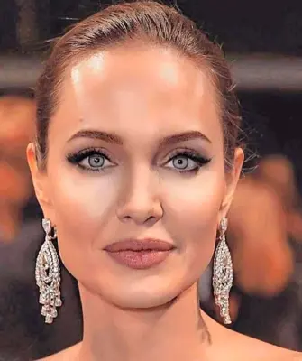 Анджелина Джоли