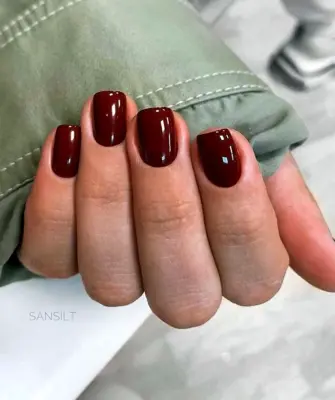 Бордовый маникюр на короткие