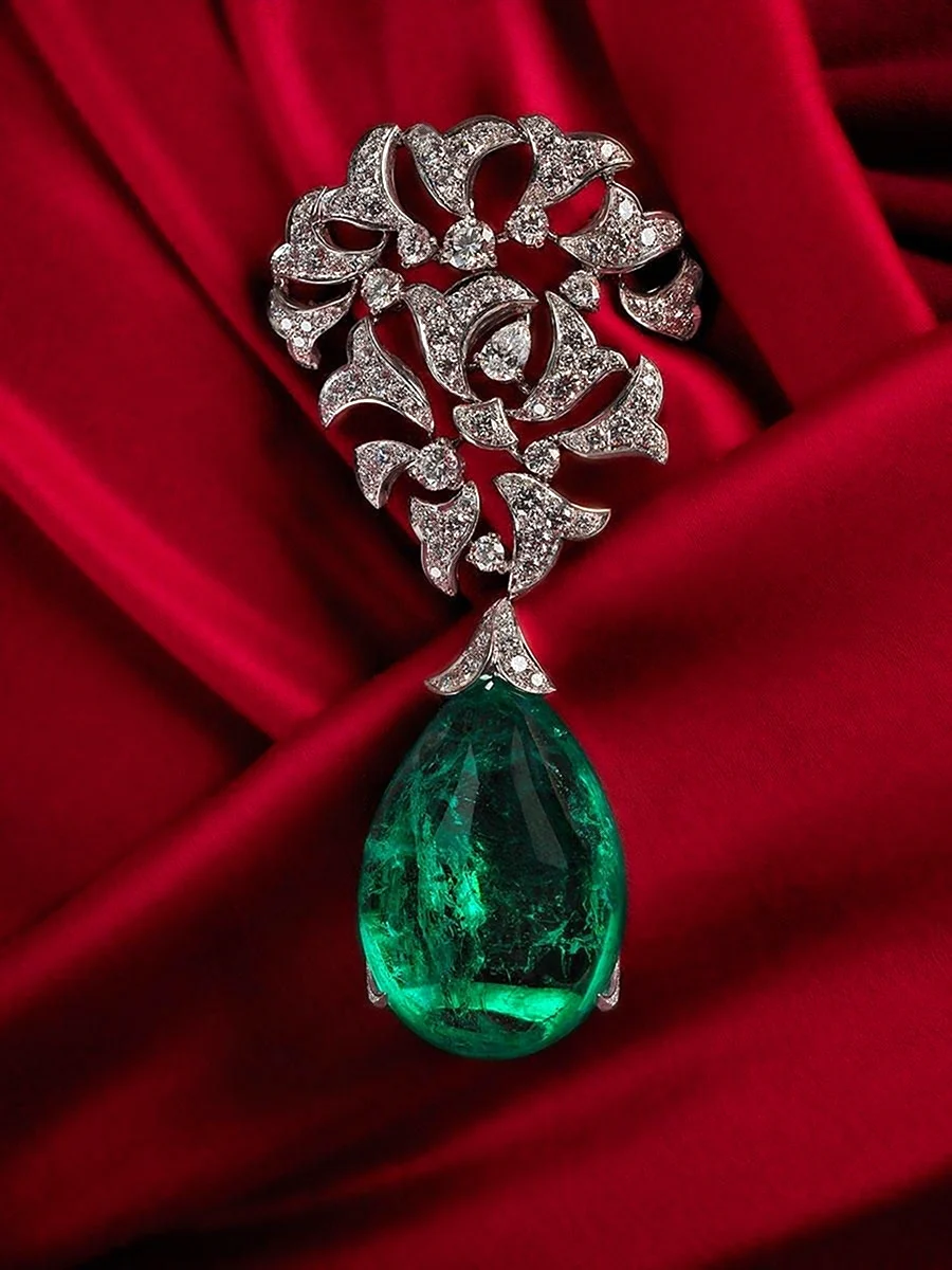 Cartier брошь Моголов изумруд