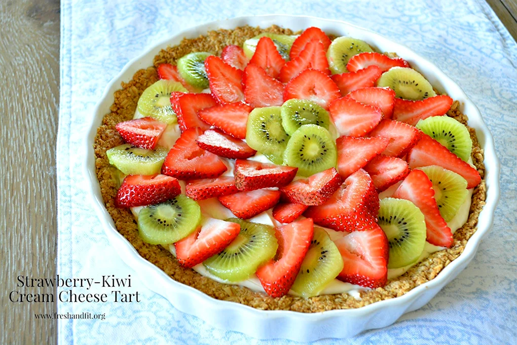 Чизкейк с клубникой и киви
