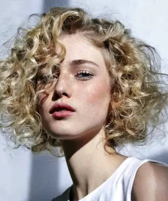 Curly Bob модель