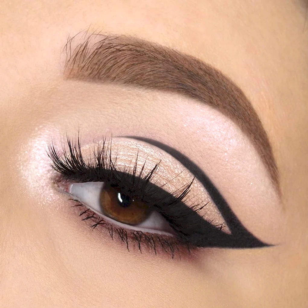 Cut Crease макияж