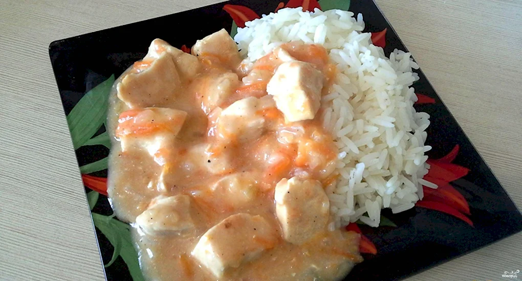 Гуляш из куриной грудки с подливкой