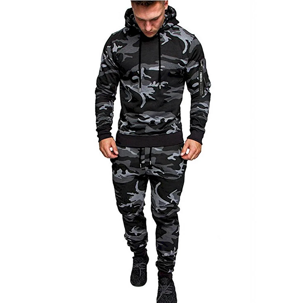 Камуфляжный спортивный костюм мужской