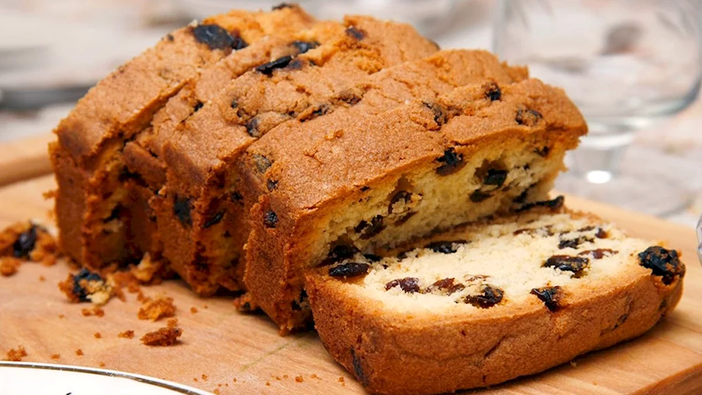Кекс с изюмом