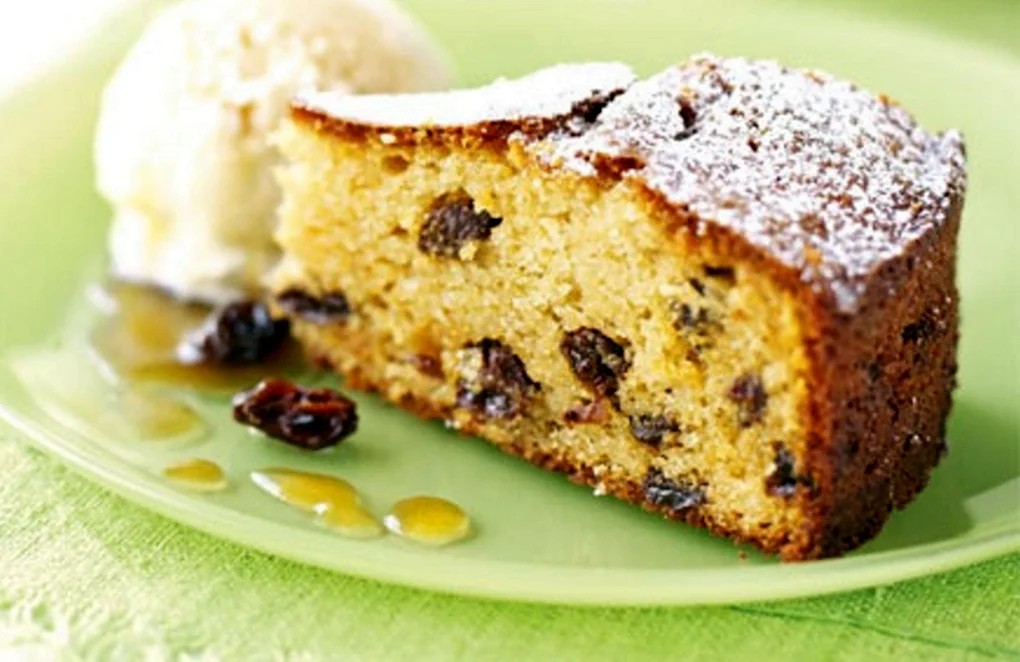 Кекс с изюмом