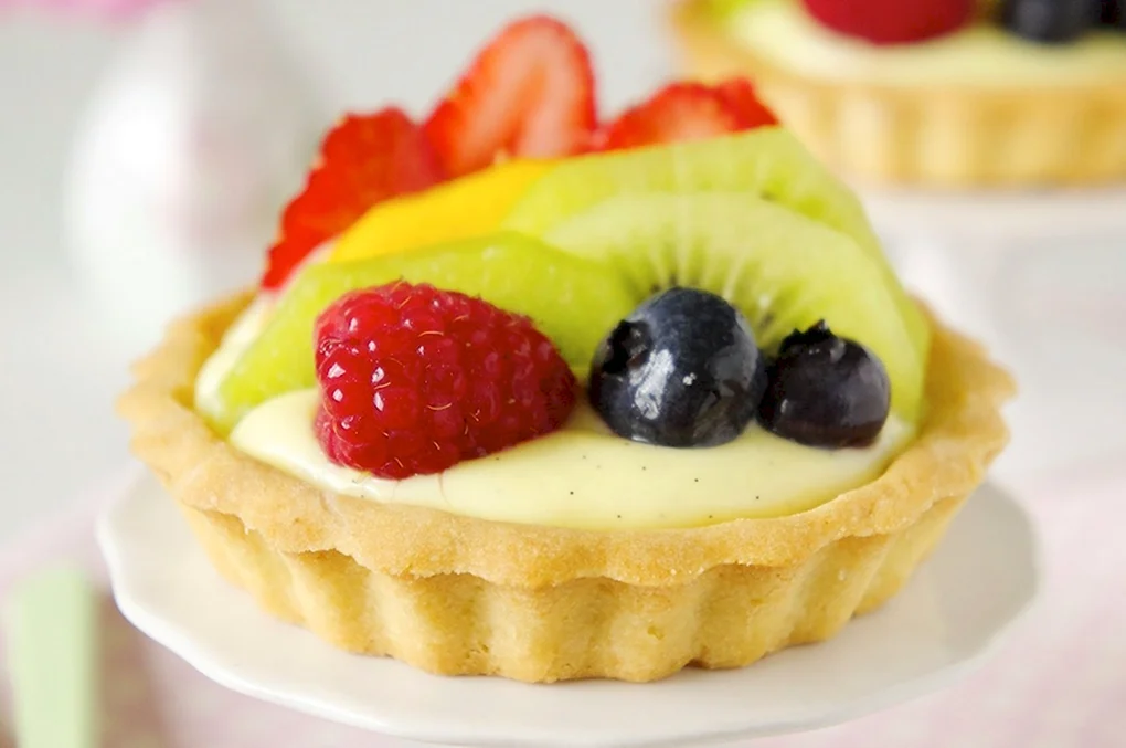 Корзиночки с кремом и фруктами