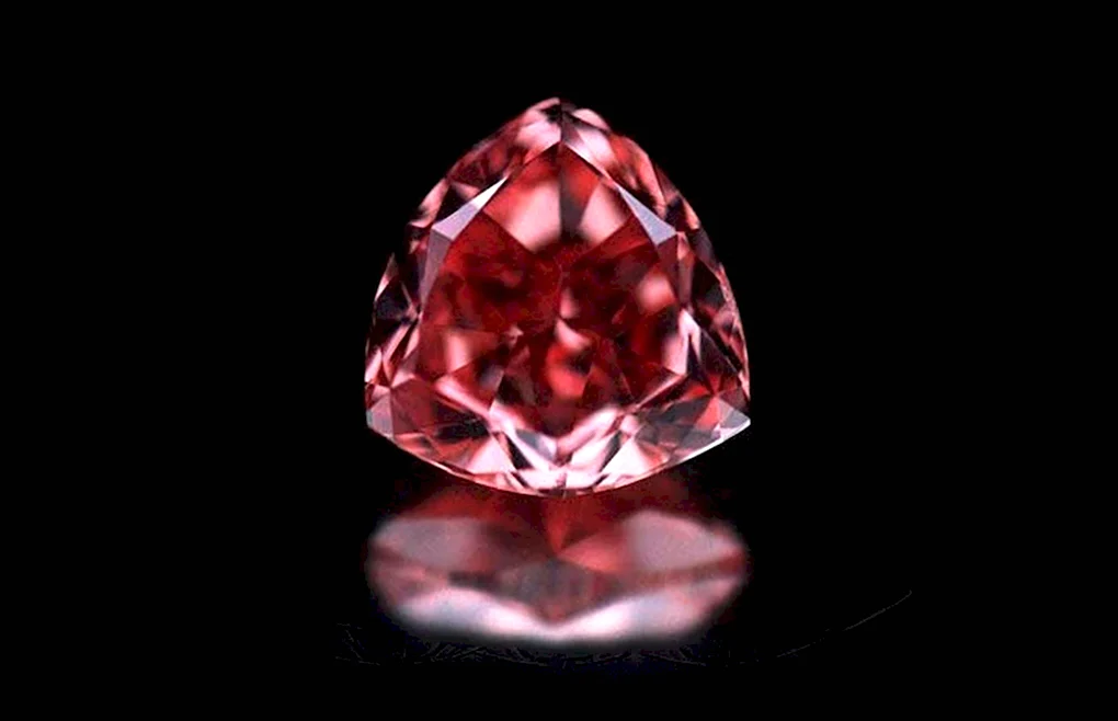 Красный бриллиант 5.11 CT Moussaieff Red Diamond