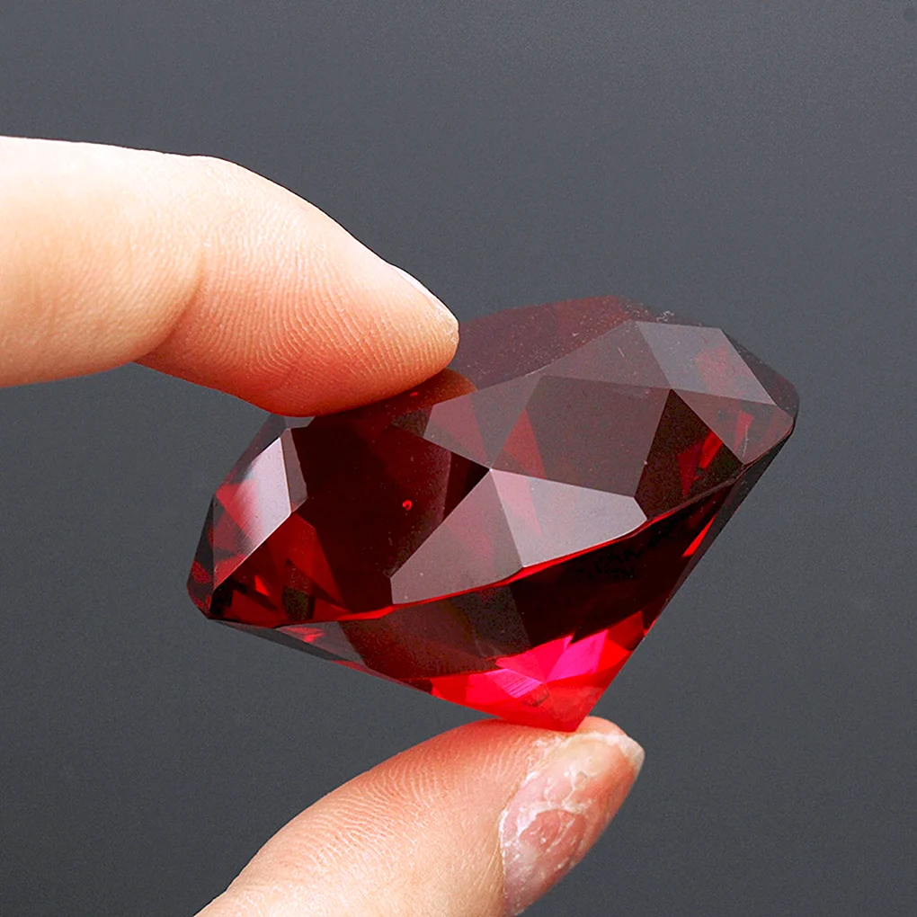 Красный бриллиант 5.11 CT Moussaieff Red Diamond
