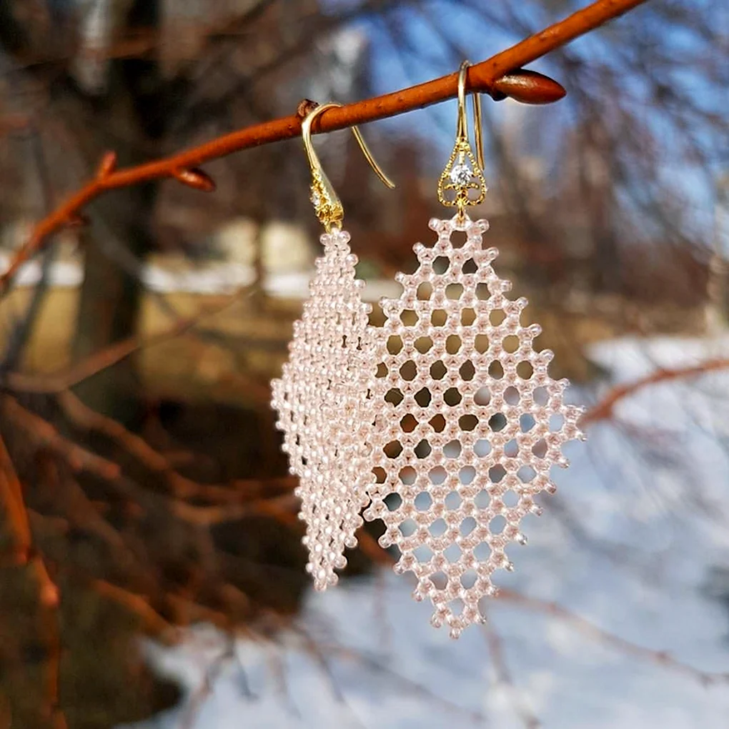 Кружевные серьги из бисера