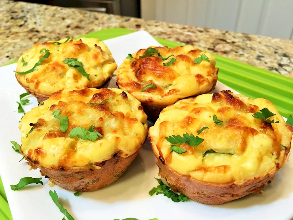Маффины с куриной грудкой и сыром