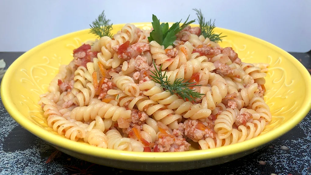Макароны по флотски в томатном соусе