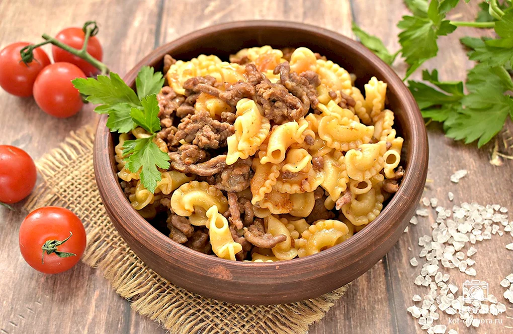 Макароны по-флотски с тушенкой