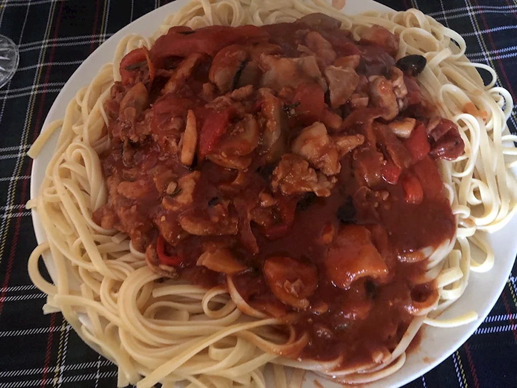 Макарошки с гуляшем
