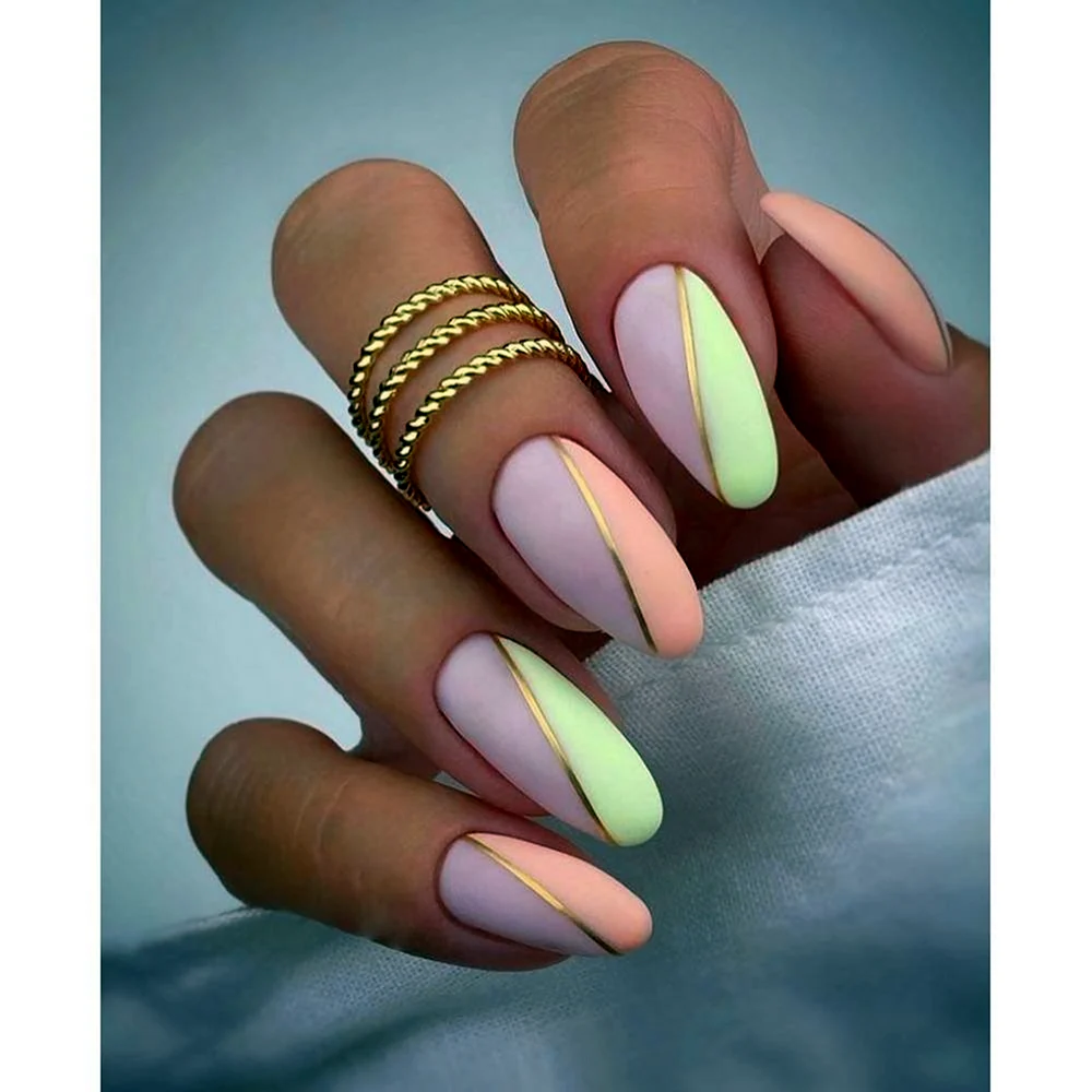 Manicure 2022 миндаль