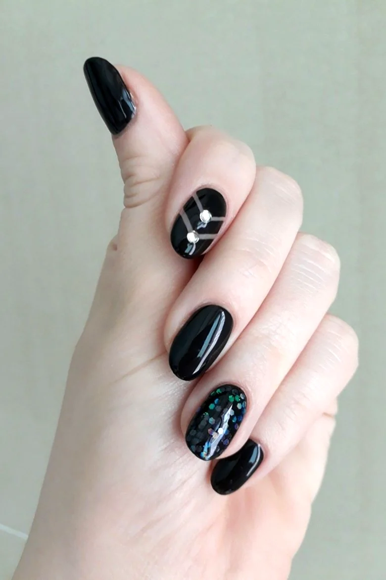 Маникюр БТС Black Swan