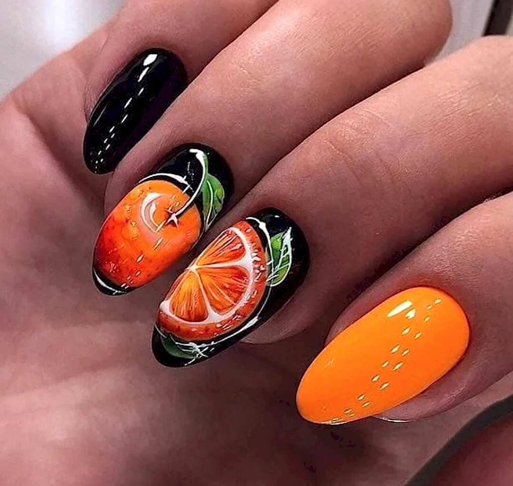 Маникюр с апельсином