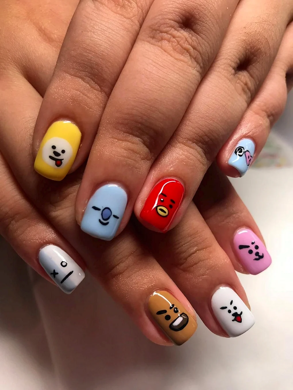 Маникюр с BTS И bt21