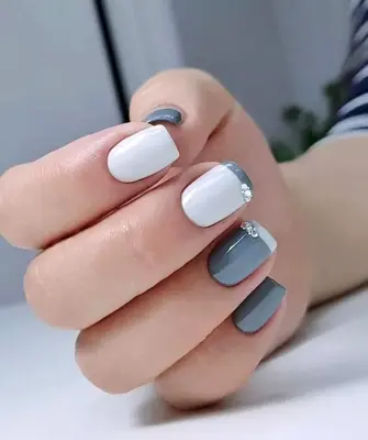 Ногти серые с белым