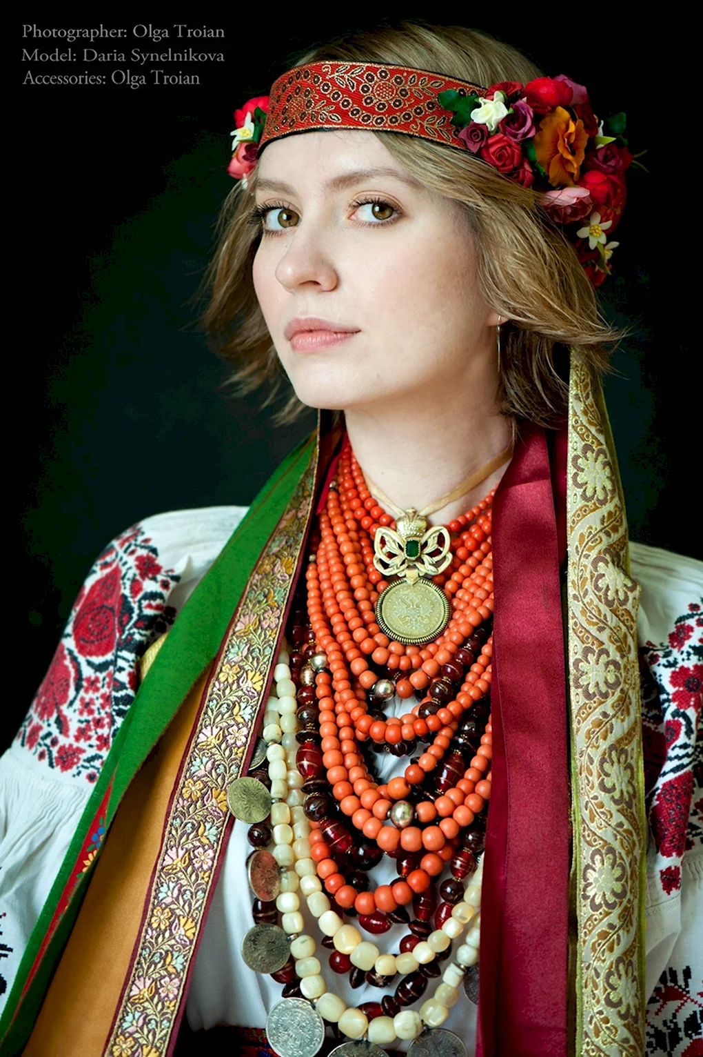 Очелье головной убор