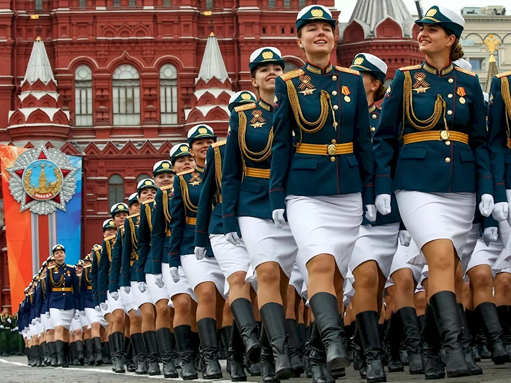 Парад Победы курсантки Вольского института
