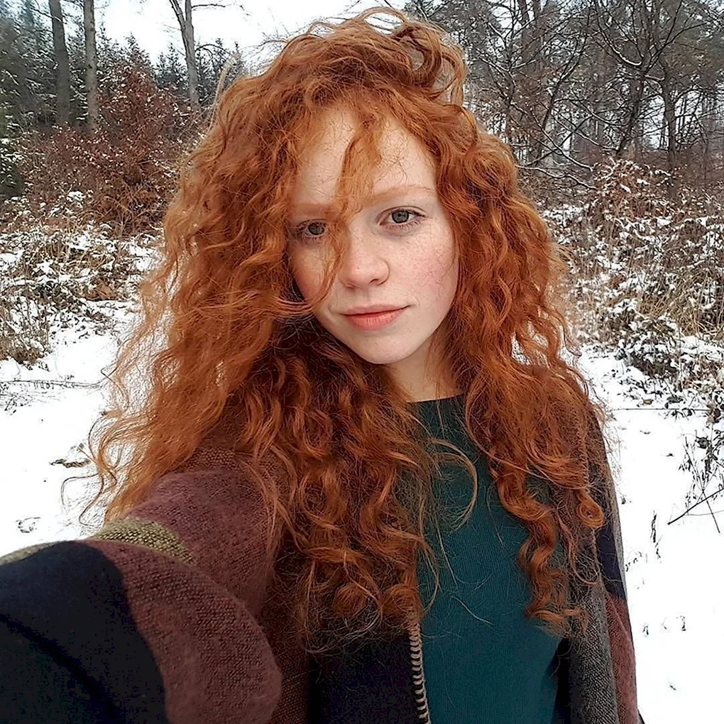 Полина Белявина рыжая кудряшка