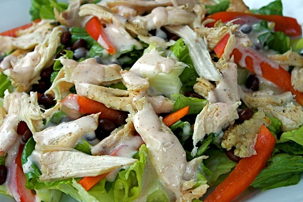 Салат с болгарским перцем и курицей