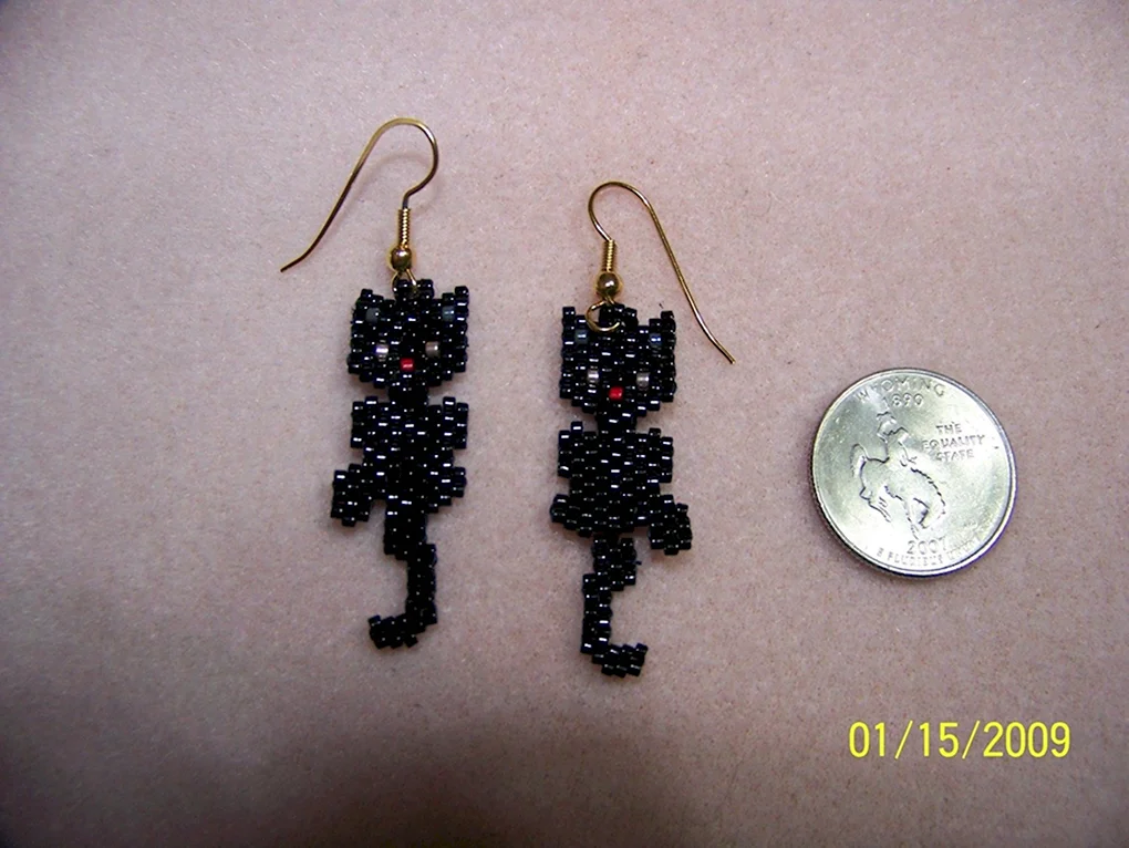 Серьги из бисера кошечки