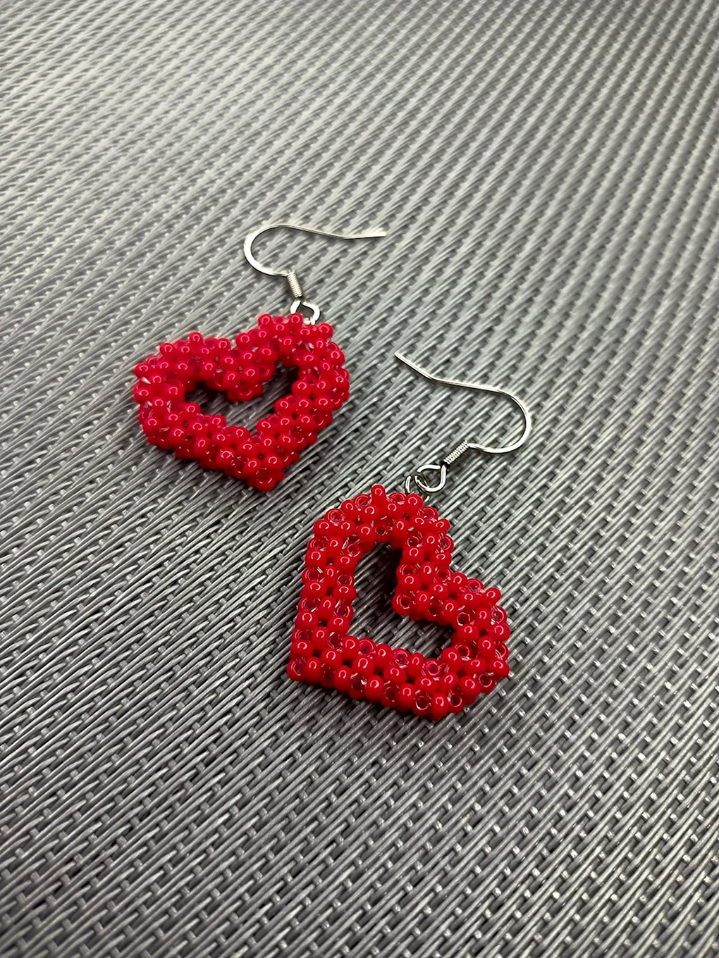 Серьги из бисера сердце