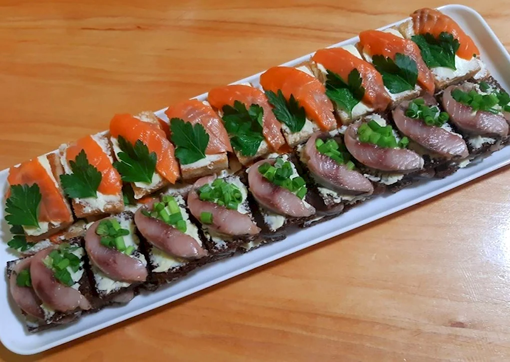 Тартинки с селедкой мировой закусон