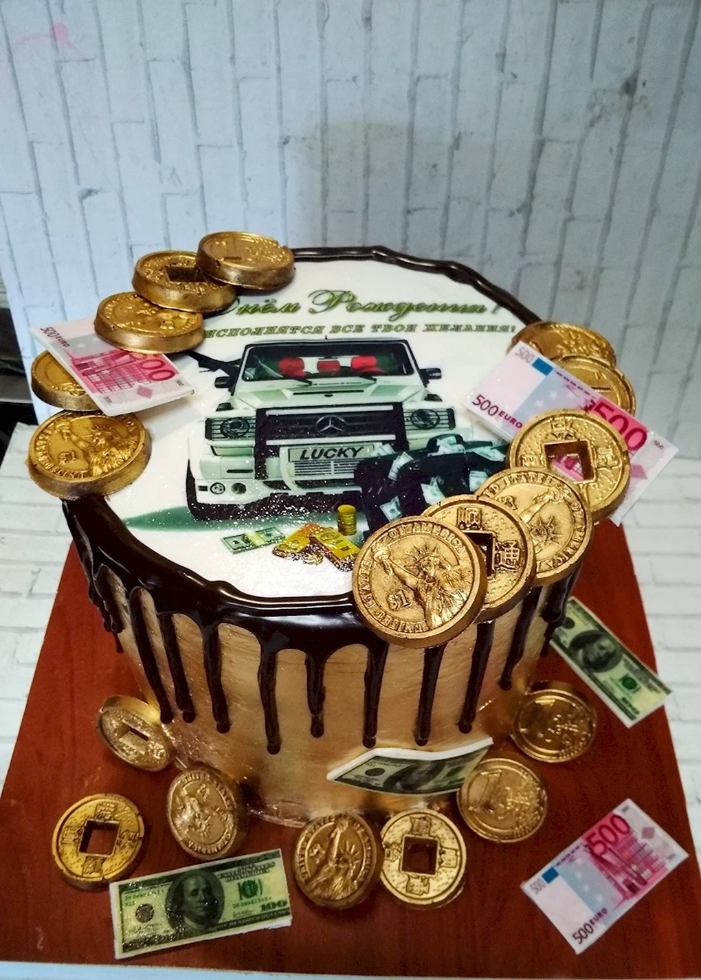 Торт с деньгами и машиной