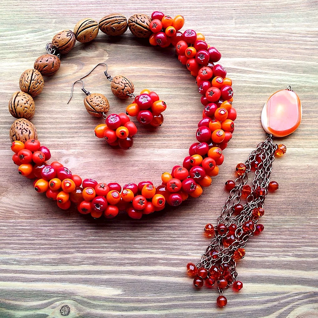 Украшения из рябины