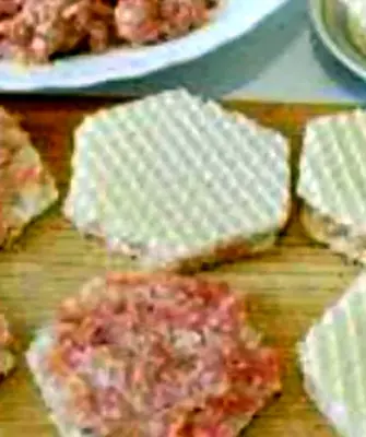 Закуска из вафельных коржей
