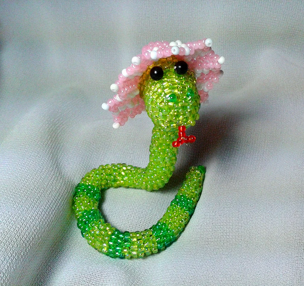 Змея из бисера
